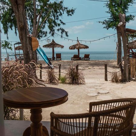 Sunscape Villa - Beachfront And Private Pool Gili Air Kültér fotó