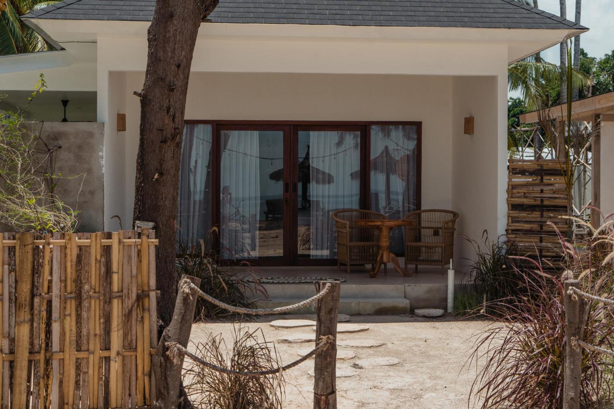 Sunscape Villa - Beachfront And Private Pool Gili Air Kültér fotó