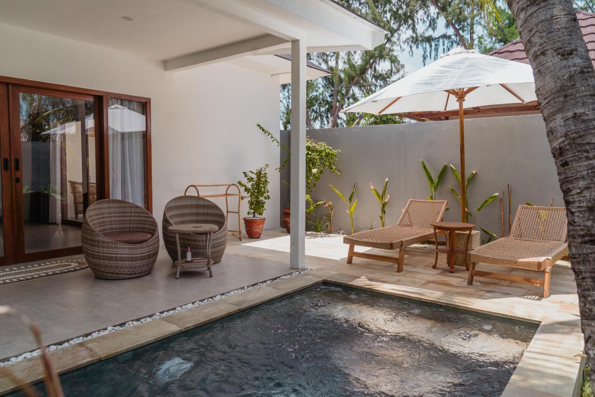Sunscape Villa - Beachfront And Private Pool Gili Air Kültér fotó