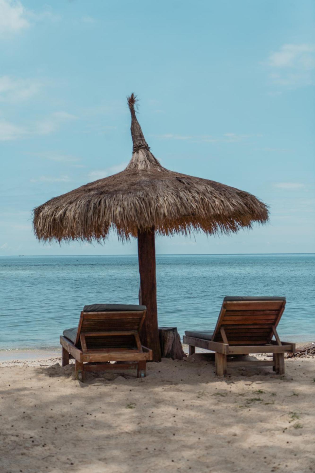 Sunscape Villa - Beachfront And Private Pool Gili Air Kültér fotó