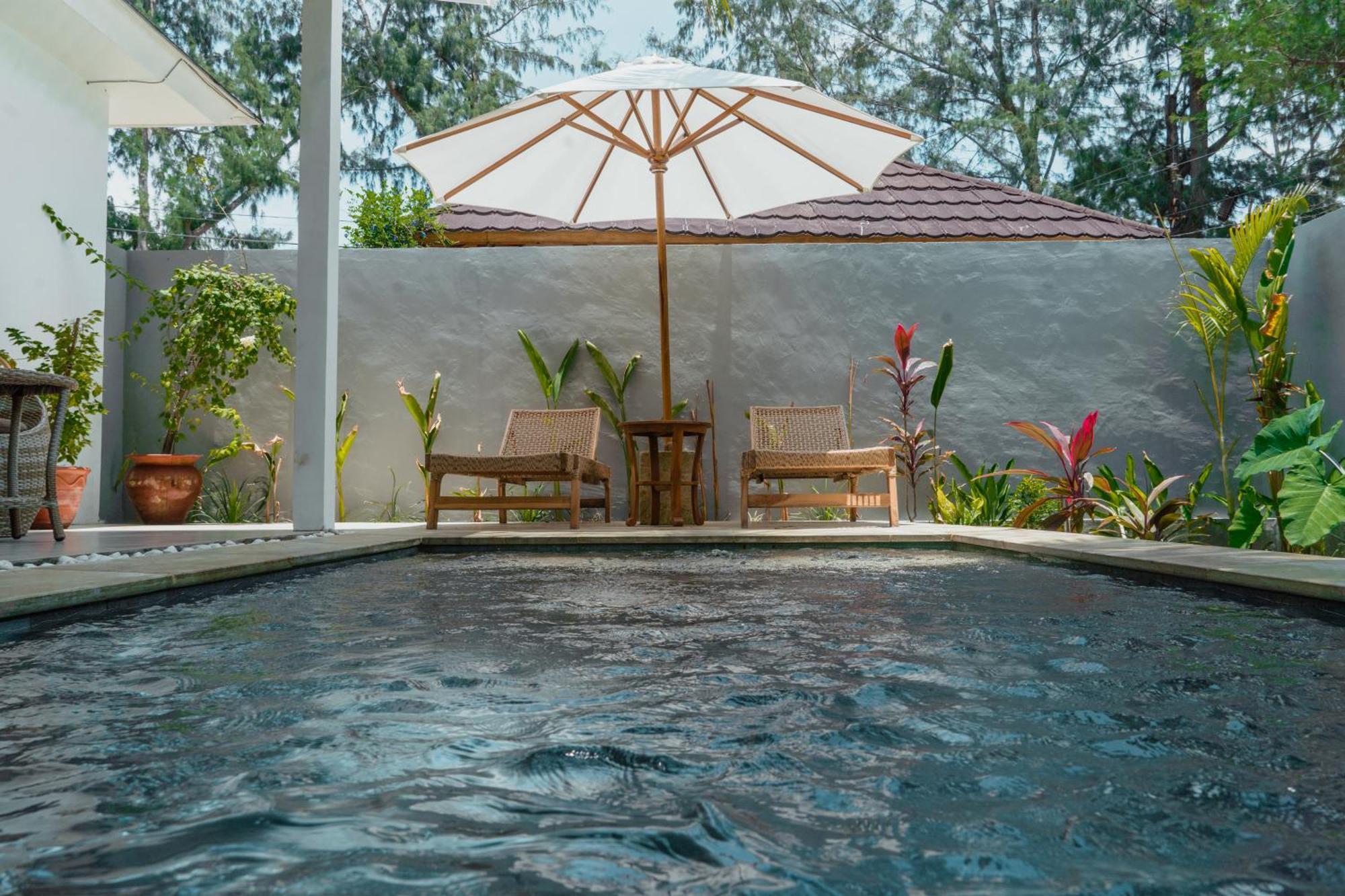 Sunscape Villa - Beachfront And Private Pool Gili Air Kültér fotó