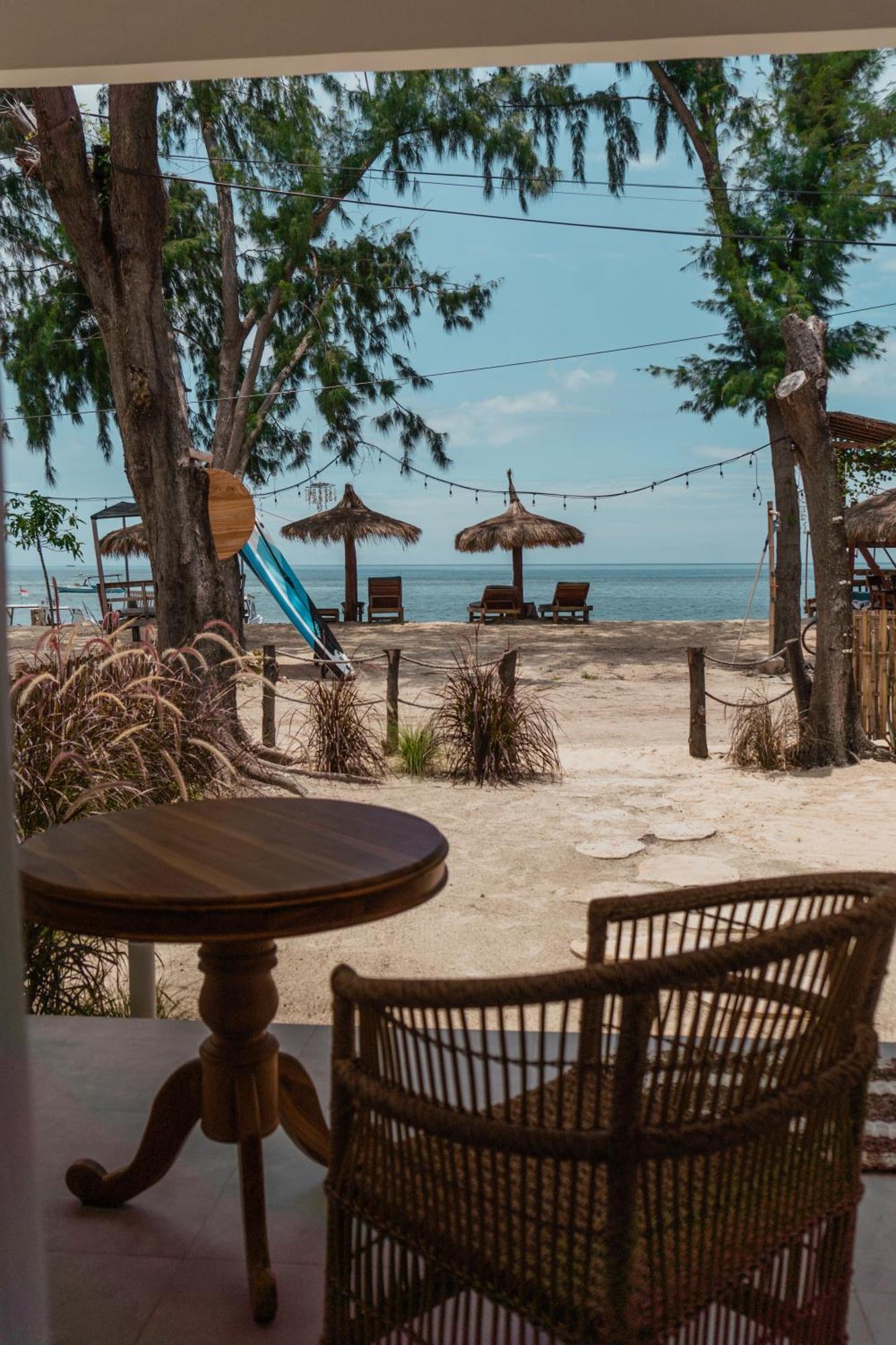 Sunscape Villa - Beachfront And Private Pool Gili Air Kültér fotó